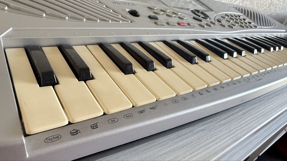 Синтезатор Medeli mc37A - ідеальний вибір для початківців! Стан нового.