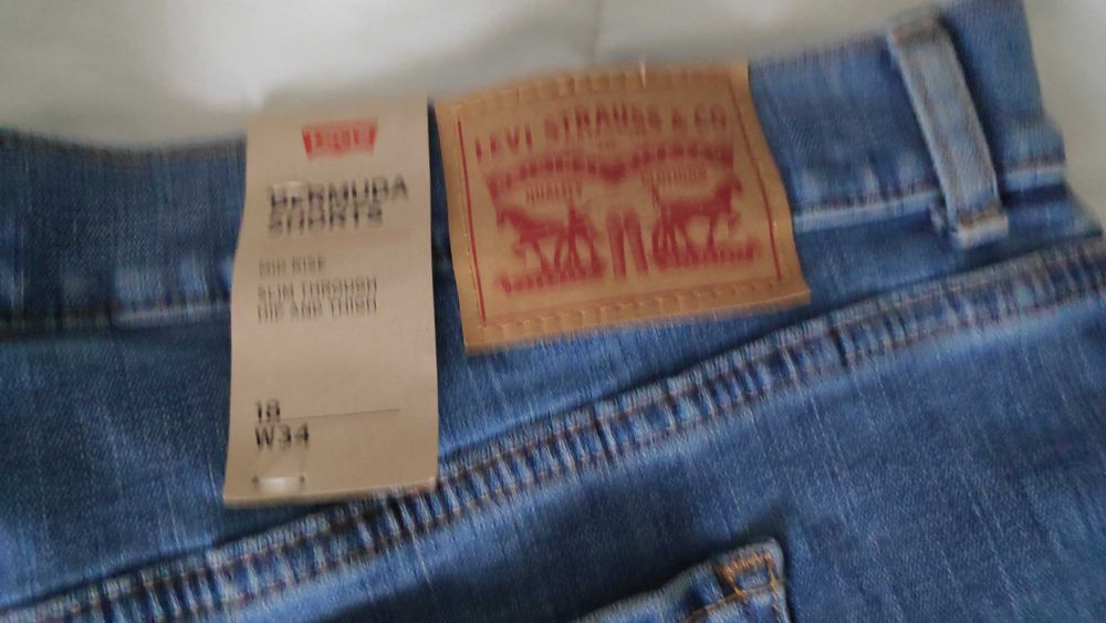 Bermuda levi's sculpt (tamanho grande)