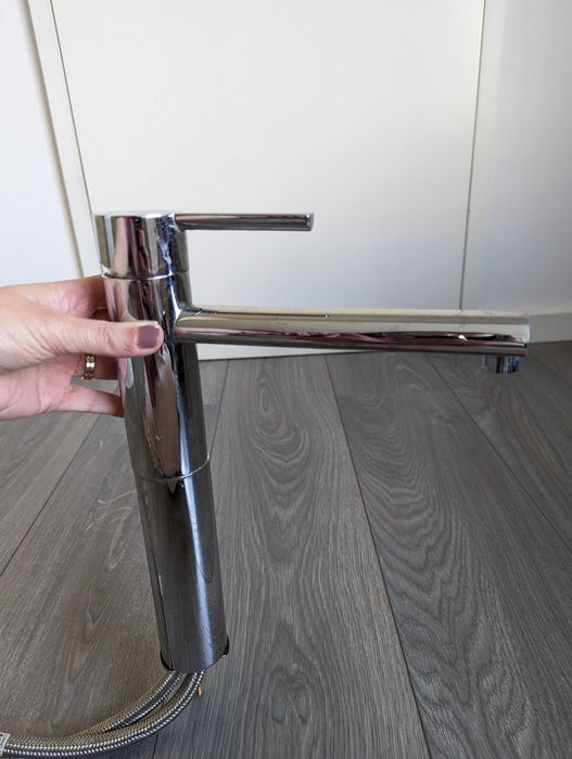 Torneiras cano alto lavatório, bidé cromado Sanitana Unic com válvulas