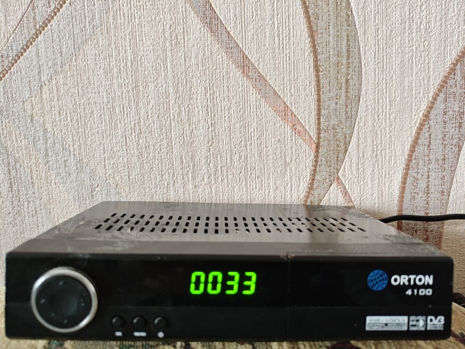 Продам супутниковий тюнер ORTON 4100