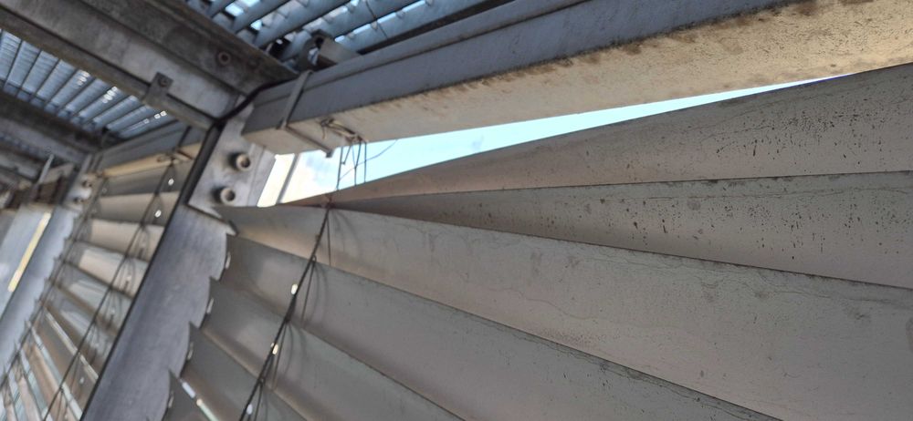 Żaluzje fasadowe - mycie, przeglądy techniczne, naprawy, modernizacje