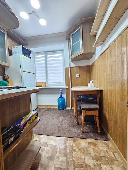 Продам 2-кім квартиру на другому поверсі