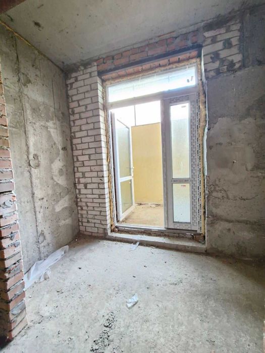 Комерційне приміщення 27,5 м2 в с. Щасливе ЖК 7*Я