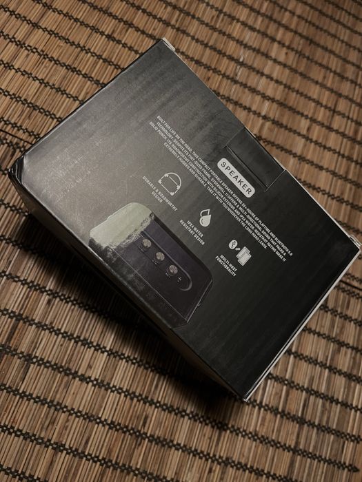 Nowy, fajny czarny głośnik bluetooth Marshall