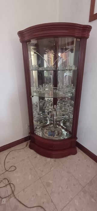 Vitrine madeira maciça iluminada