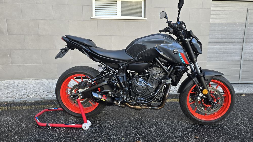 Yamaha MT-07 55kw apenas 2100km