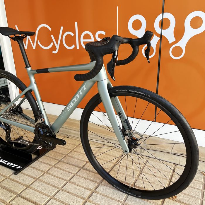 Bicicketa de estrada Scott Addict 40