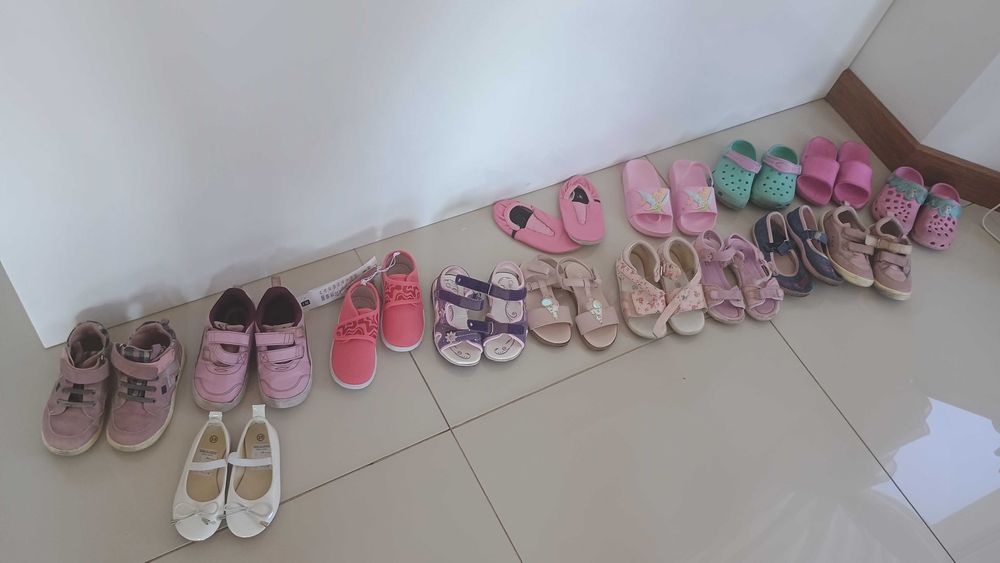 Zestaw bucików dla dziewczynki rozmiar 25