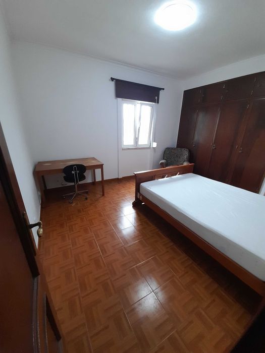 Quarto individual casa de banho privativa Amadora