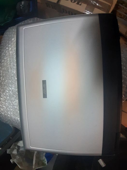 Seis computadores portáteis para reparação