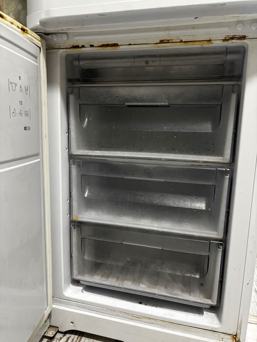 холодильник Ariston