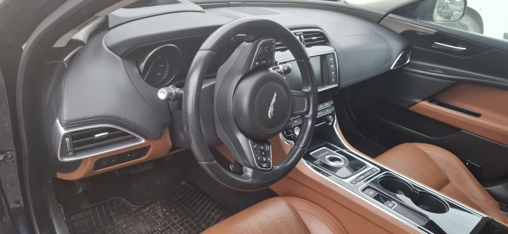 Deska jaguar xe head up czarna nitka