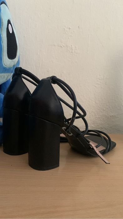 Salto alto preto. Numero 40