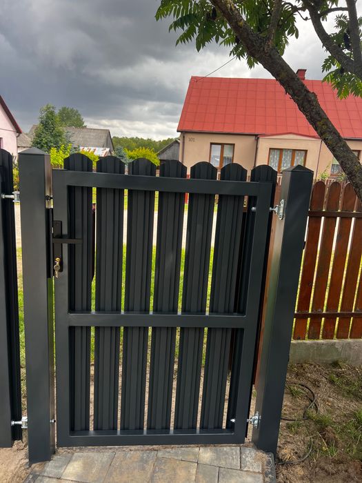Ogrodzenie sztachetowe na podmurówce