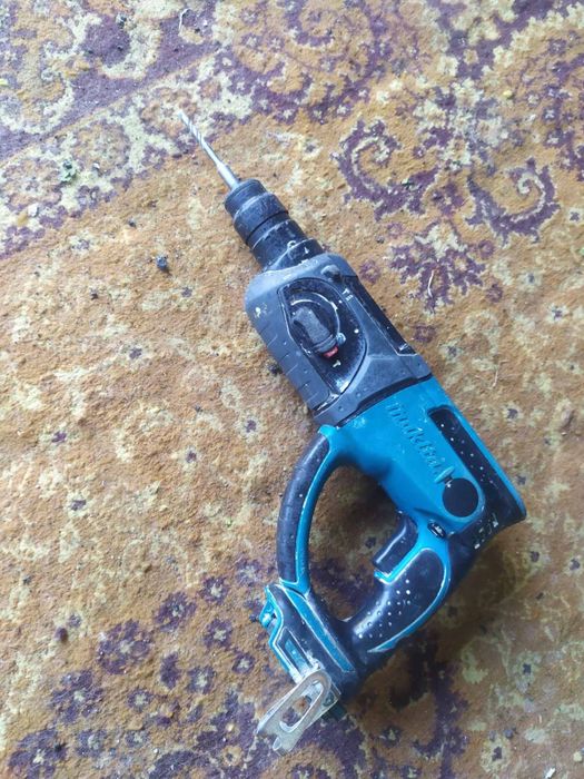 Продам makita dhr 202