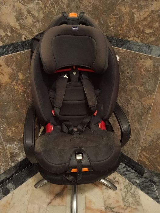Cadeira para por no carro da Chicco  dos 9 aos 18