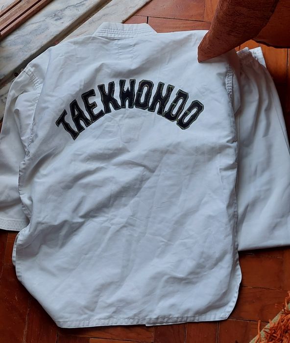 Fato de Taekwondo tamanho S (adulto/jovem) Bom estado.