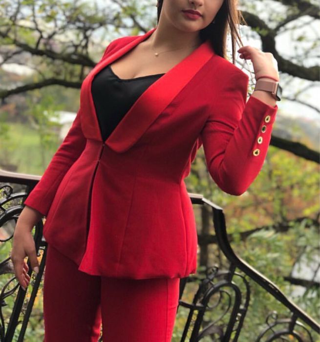 Жіночий костюм з штанами