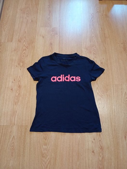 T-shirt damski adidas.