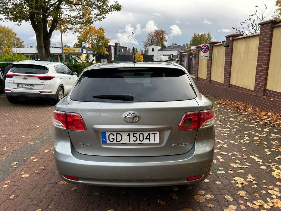 AVENSIS  1,6 benzyna 132 KM, serwis,