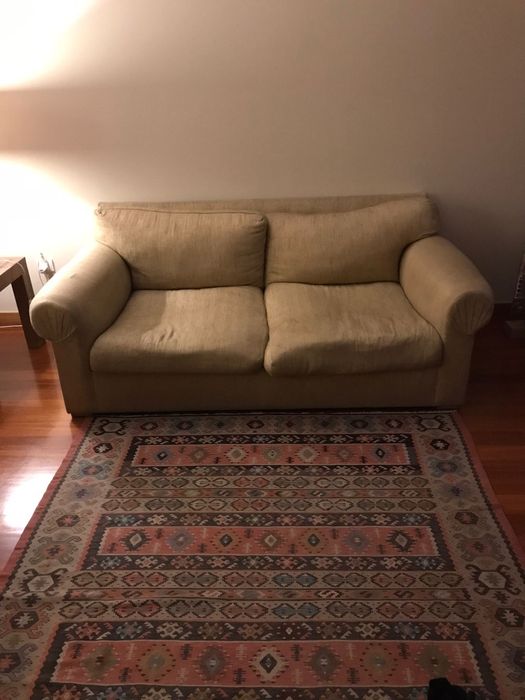 Sofá bege em bom estado