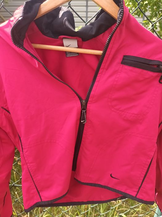 Kurtka nike czerwona