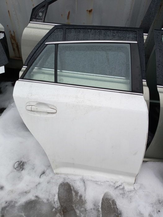 Toyota avensis t27 09-18 drzwi prawy tył kolor 040 białe  kombi