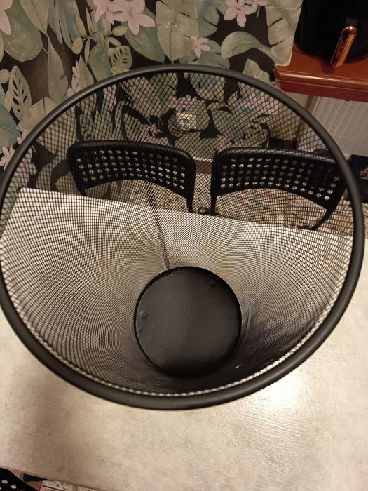 Kosz ażurowy czarny na parasole włóczki