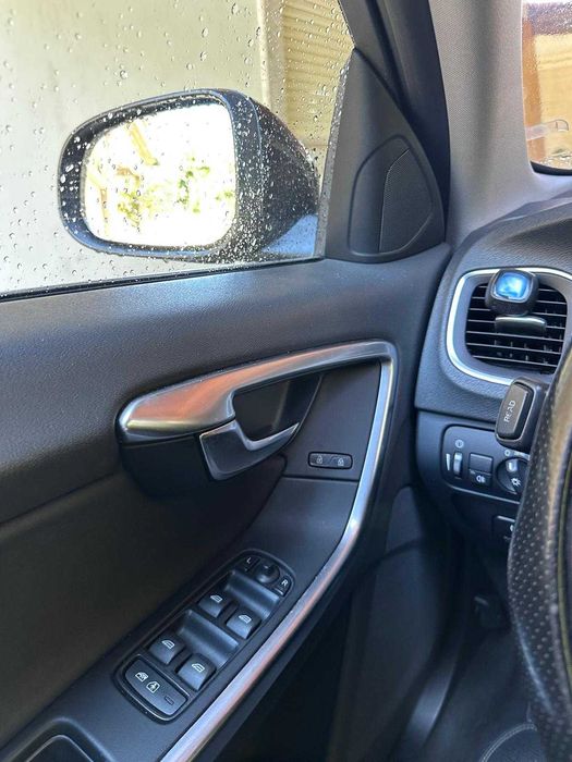 Volvo v60 r-design 5 cilindros d3