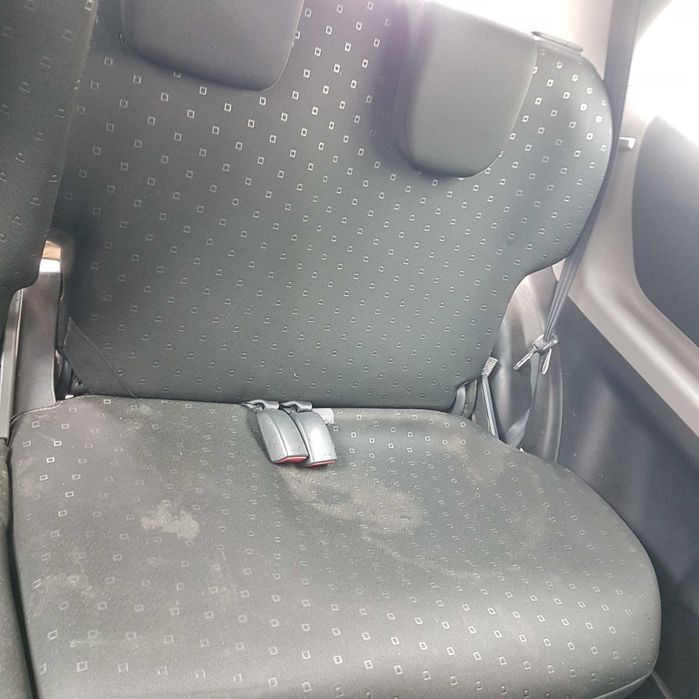 pas pasy tył zapinka wpinka pasa toyota yaris II p9