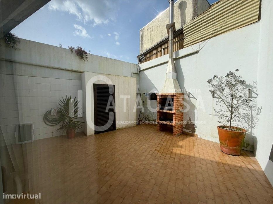 Apartamento T3 Duplex no centro de Esgueira para venda