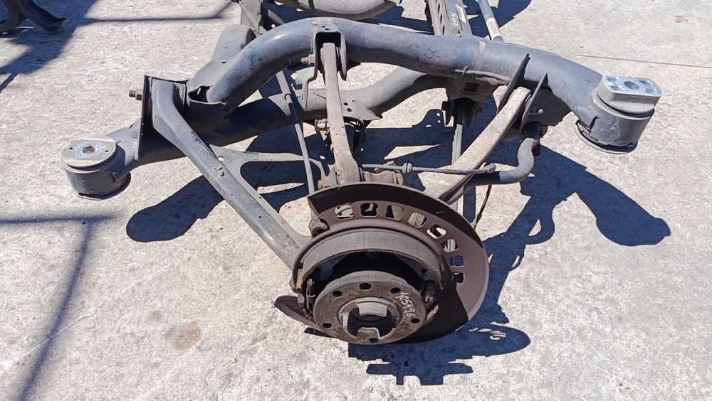Charriot frente AUDI Q7 (4L)