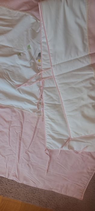 Edredão/colcha + protecção de berço