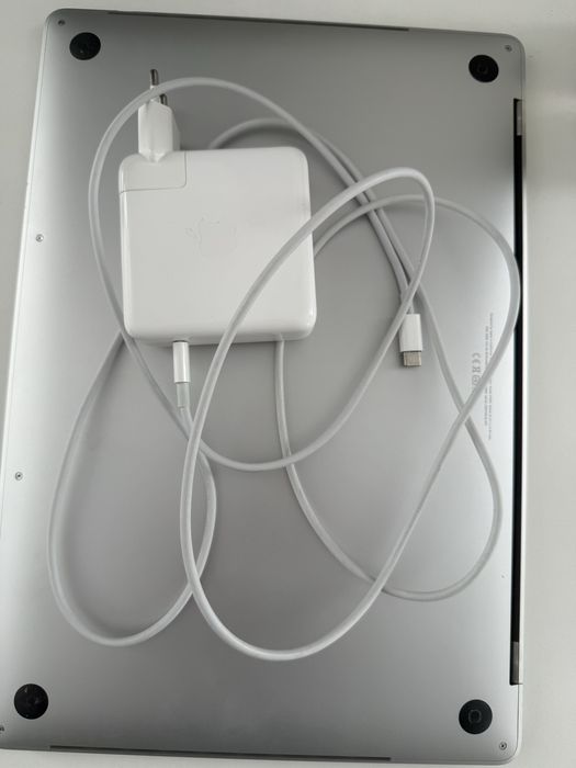 Apple Macbook Pro 15 2019 i7/ 32 / 512