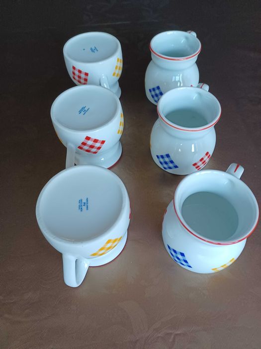 Chávenas para chá ou café com leite, com motivos coloridos