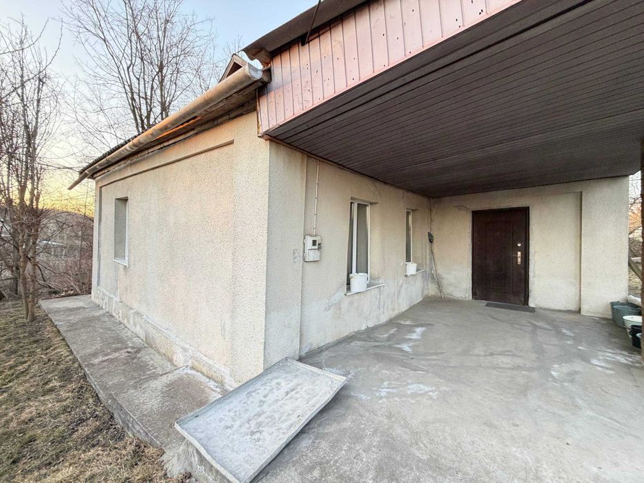 Продам будинок терміново в шикарному стані  з комунікаціями