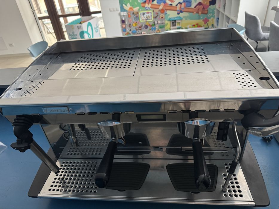 Продам професійну кавомашину Rancilio classe 8