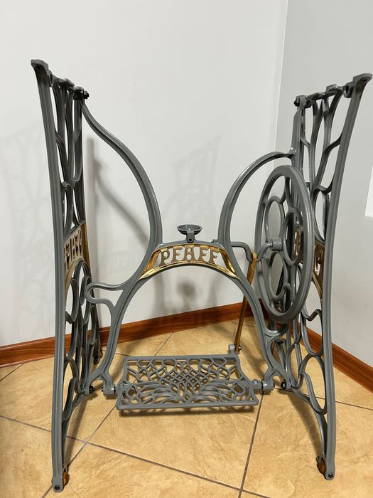 Podstawa - nogi maszyny do szycia PFAFF