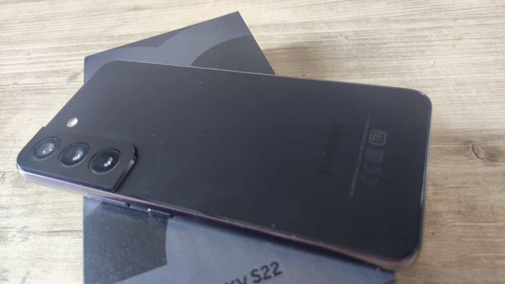 Продам Samsung S22