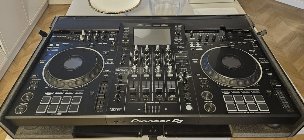 Pioneer XDJ XZ wraz z case Black mega stan !!!
