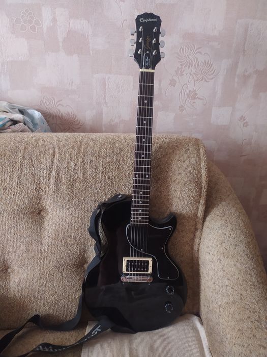 Продам электрогитару Epiphone Les Paul Junior
