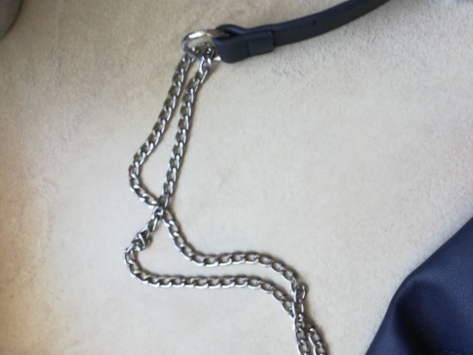 Torebka nerka z regulowanym paskiem