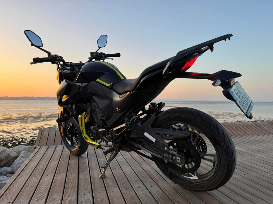 APROVEITE! Mota Zontes Z2 LCD 125CC - Como Nova - 3.900km