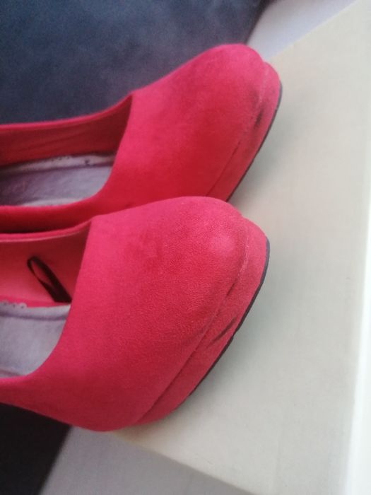 Czerwone szpilki 38 zamsz ccc