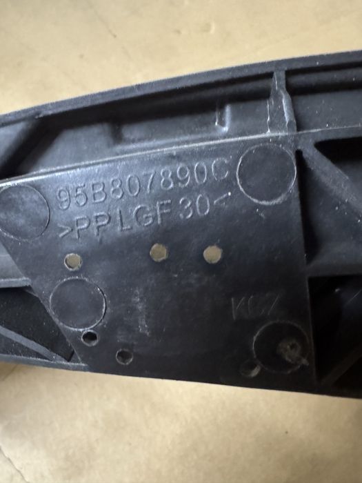 Porsche Macan ślizg prawy 95B807890C