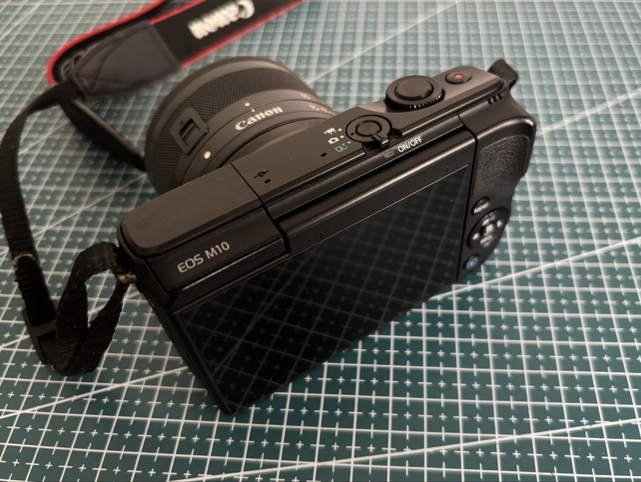 Kit Canon EOS M10 + Lente 15-45mm