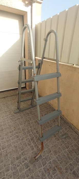 Escada de piscina