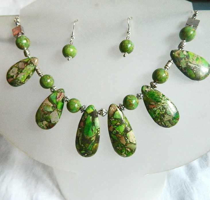 Zielony jaspis cesarski, okazały naszyjnik, kolia i kolczyki, komplet