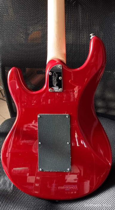 Guitarra Sterling Silhouette by Musicman