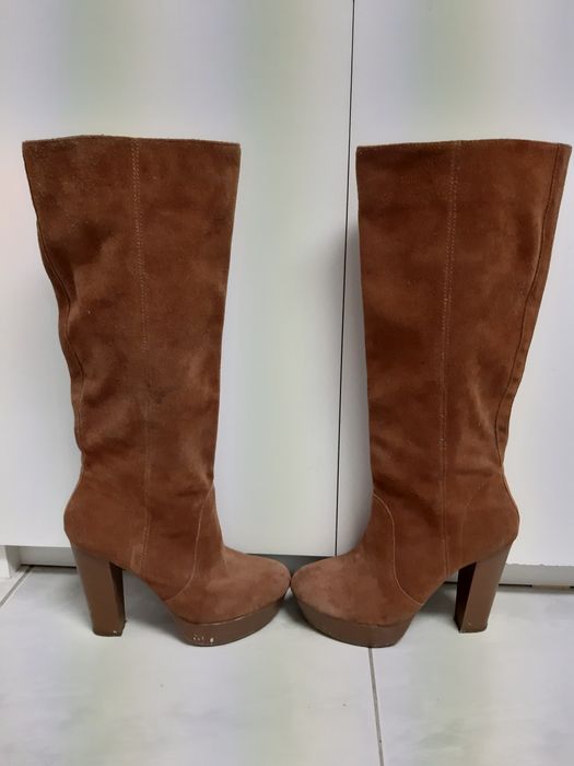 Vendo um par de botas